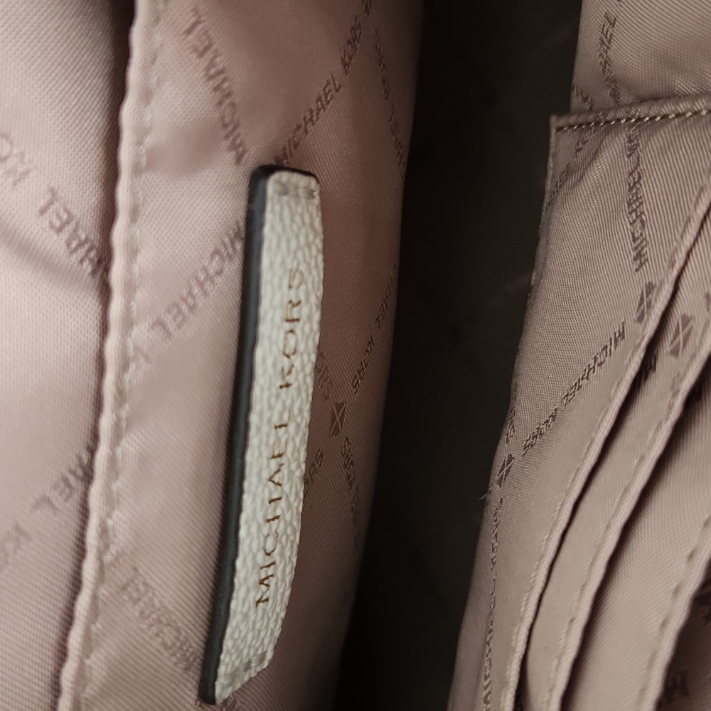 Micheal Kors Bucket Purse - Picture 6 of 7